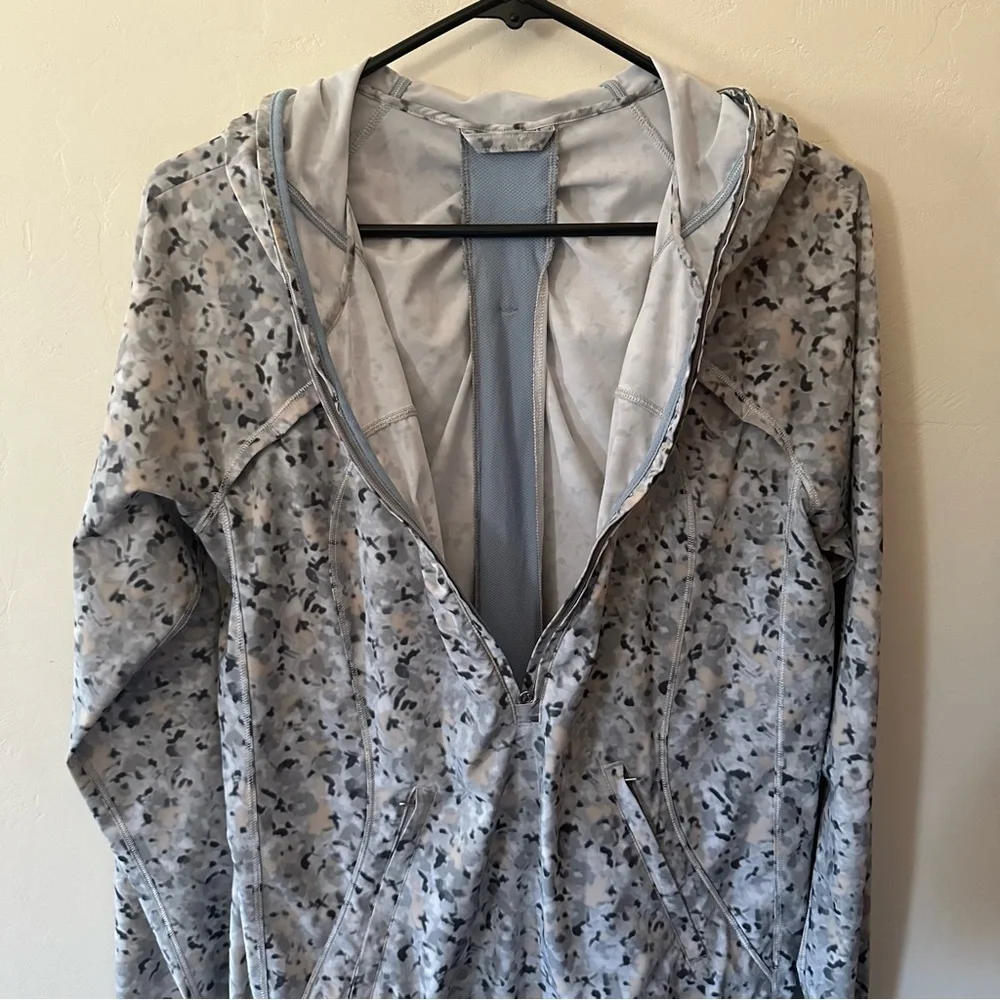 Lululemon Lightened Up Pullover Ambient Grey